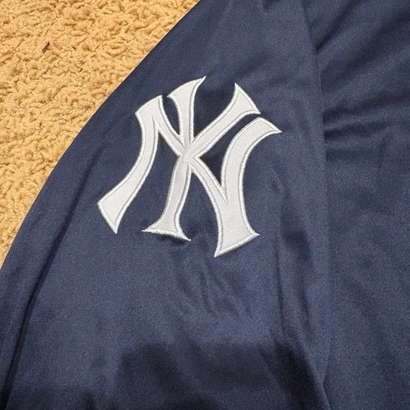 NY Yankees Long Sleeve Pullover Quarter Zip Unisex Size XL never worn - Picture 2 of 3